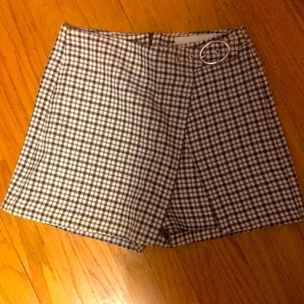BERSHKA skirt/skort, NWT, never worn, super cute ❤️